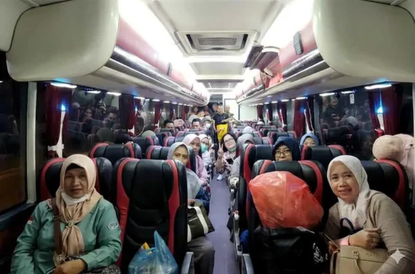 keuntungan sewa bus untuk liburan keluarga besar