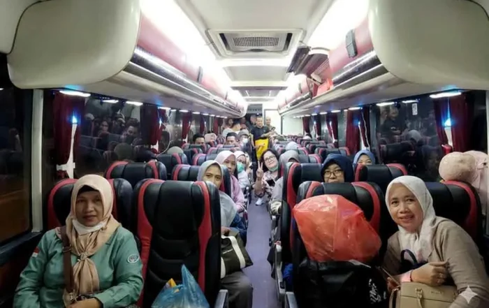 keuntungan sewa bus untuk liburan keluarga besar