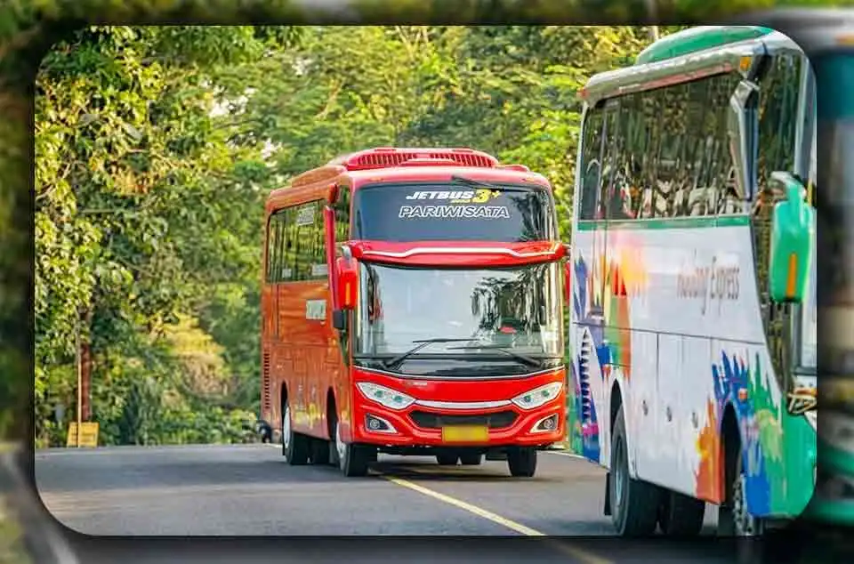 Alasan Tren Wisata Alam ke Puncak yang Mendorong permintaan Bus Medium yang Lincah