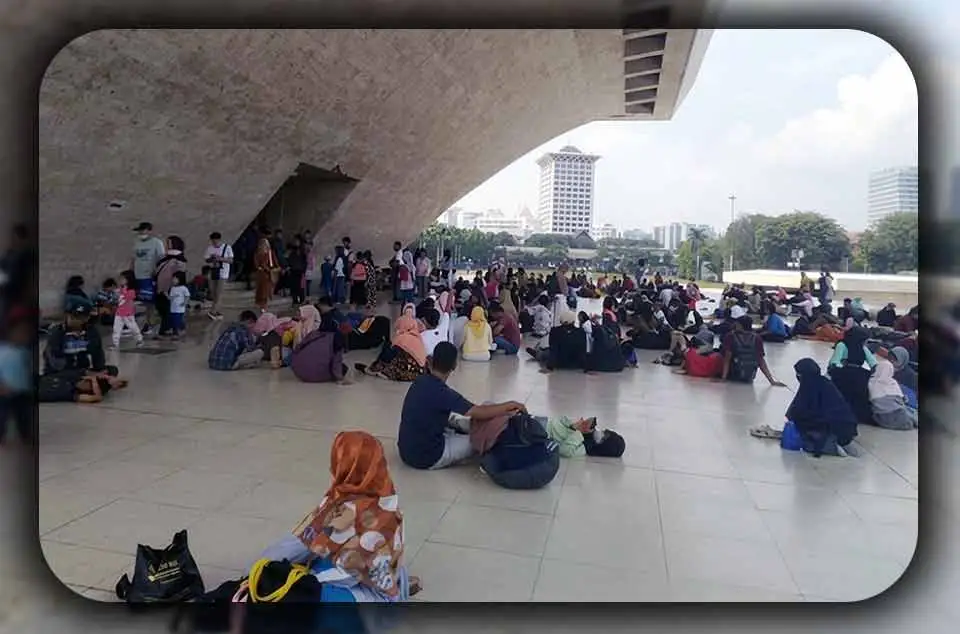Antara Study Tour ke Monas vs TMII