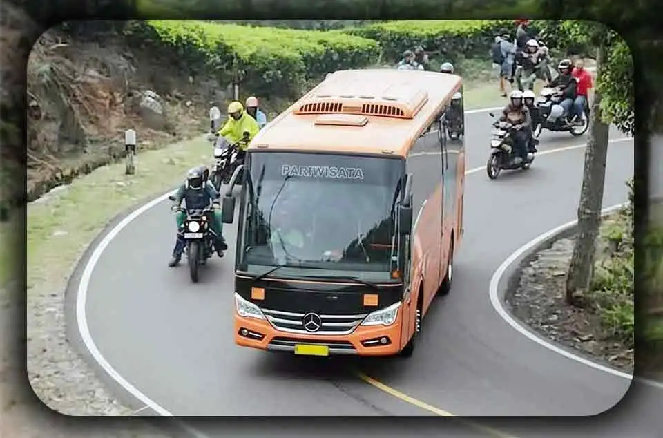 keunggulan bus suspensi udara (air suspension) di jalan berliku Peran Kualitas Suspensi dan AC yang Memikat atas Bus Sewaan Tujuan ke Bogor