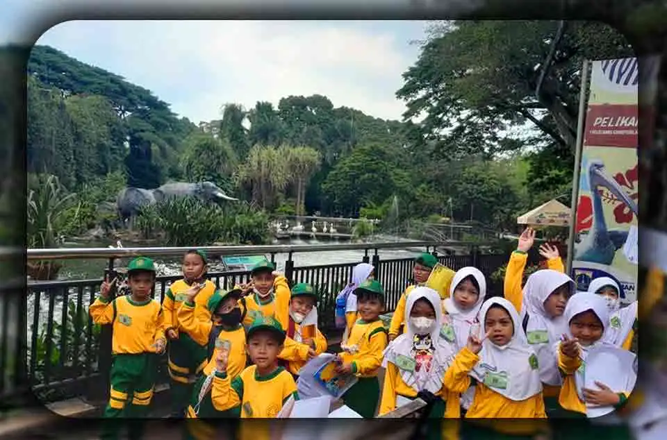 Studi Tur ke Ragunan vs TMII