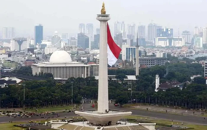 perkembangan fasilitas wisata Monas modern