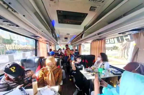 sewa bus premium executive Jakarta untuk staycation