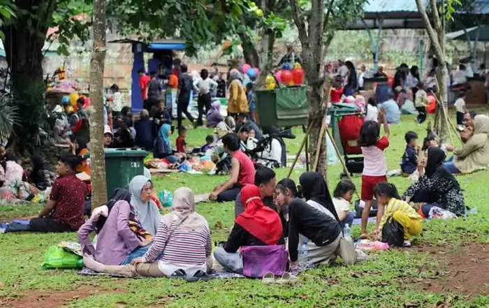 tips piknik estetik menggelar tikar di Ragunan