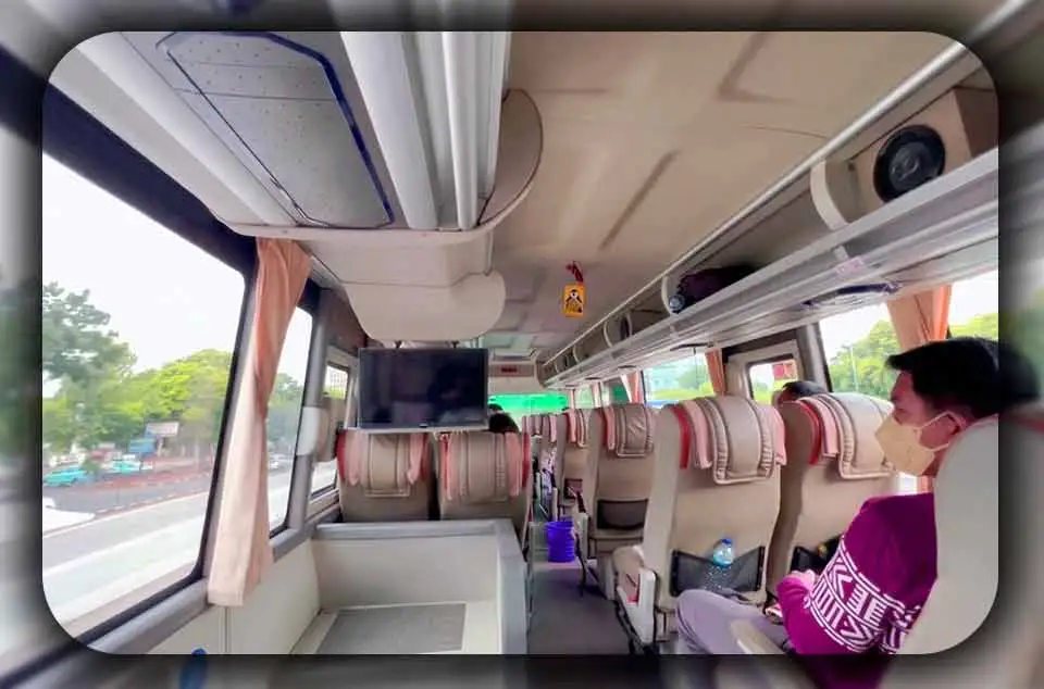 Aturan Penggunaan Sabuk Pengaman dan Larangan Berdiri Saat Bus Bermanuver Pada Rute Curam di Bogor