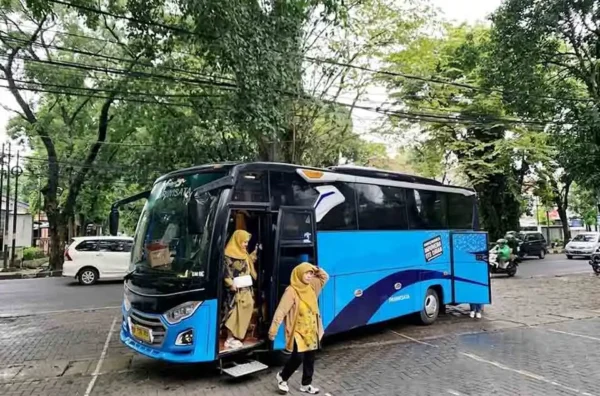 ciri-ciri bus pariwisata terpercaya dan laik jalan