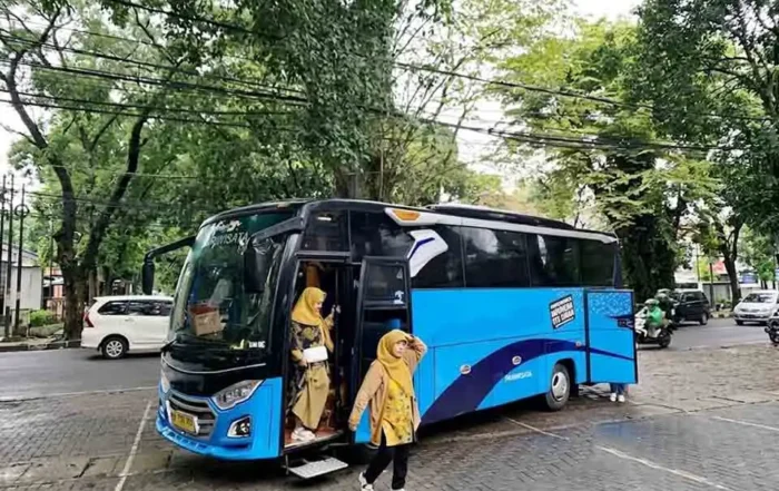 ciri-ciri bus pariwisata terpercaya dan laik jalan