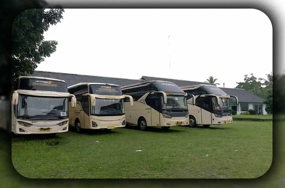 dampak bus tua atas risiko kegagalan uji emisi terhadap persewaan bus di Depok