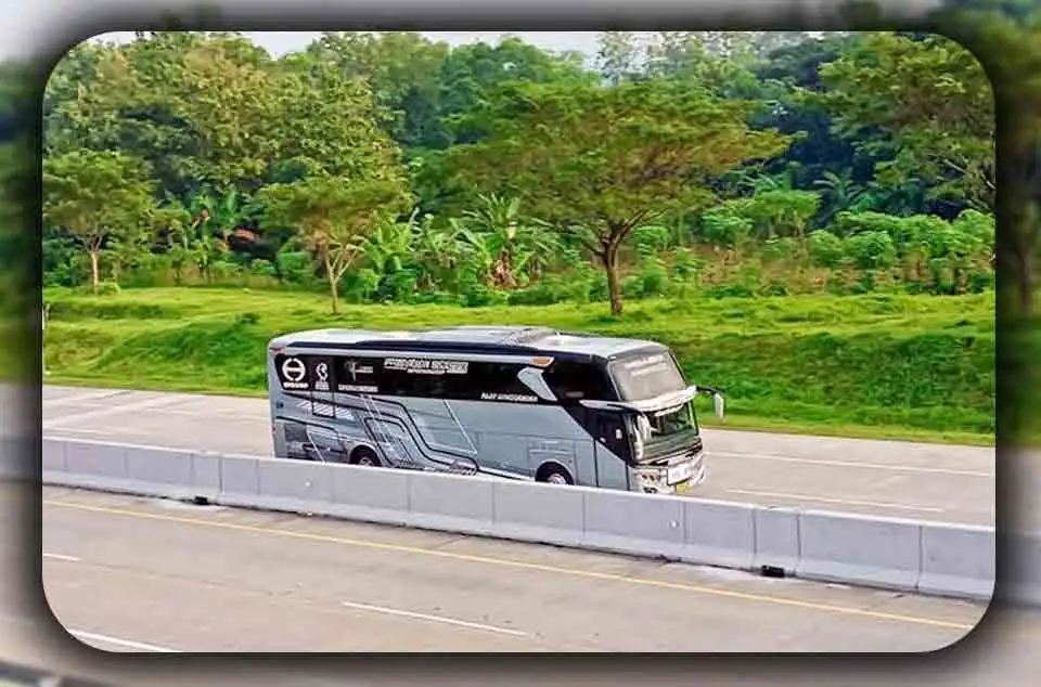 efek peremajaan mesin dan perawatan berkala terhadap kualitas gas buang bus pariwisata di Bekasi