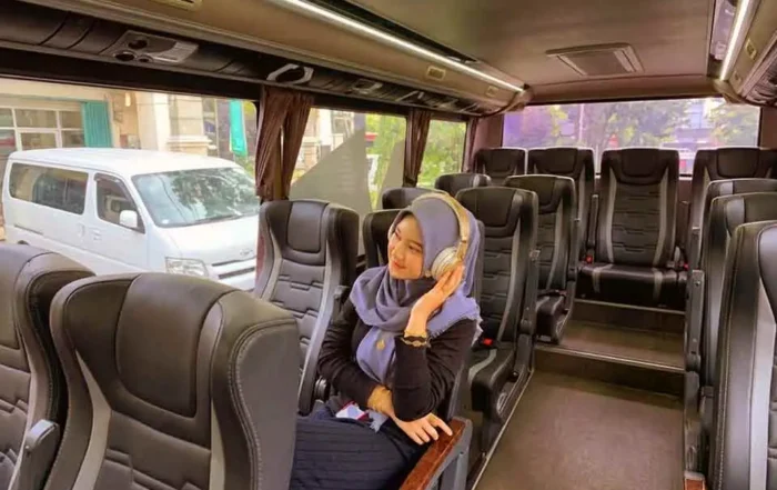 etika menerima telepon di dalam bus pariwisata