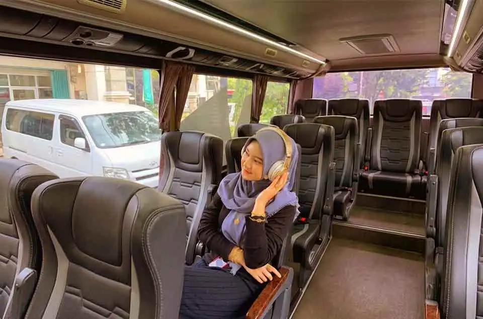 etika menerima telepon di dalam bus pariwisata