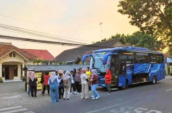 ganti rugi sewa bus pariwisata batal sepihak di Jakarta