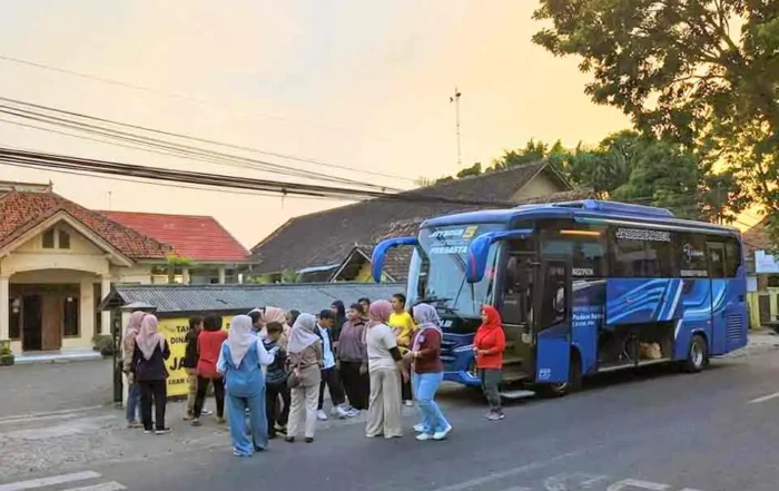 ganti rugi sewa bus pariwisata batal sepihak di Jakarta