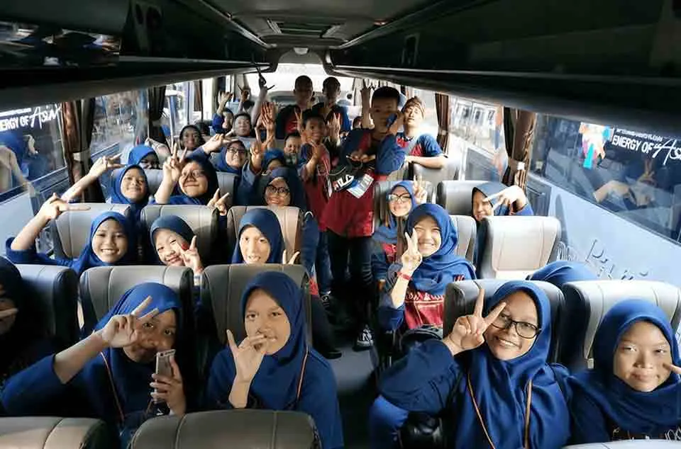 harga sewa bus pariwisata murah untuk study tour Depok