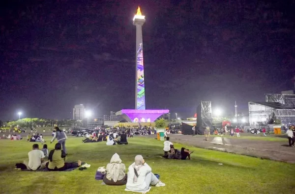 jam operasional tugu Monas malam hari terbaru