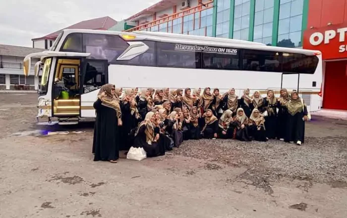 keuntungan menyewa bus pariwisata untuk liburan keluarga