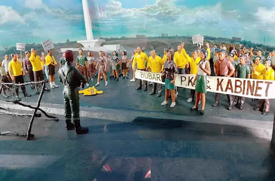 nilai sejarah di dalam Ruang Diorama Monas untuk siswa