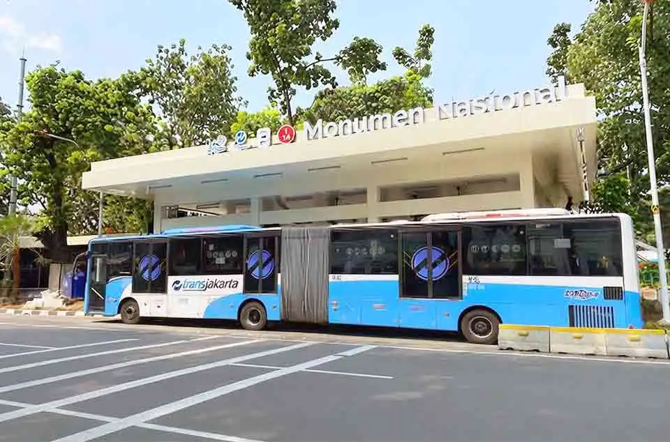 rute Transjakarta yang berhenti di halte Monas