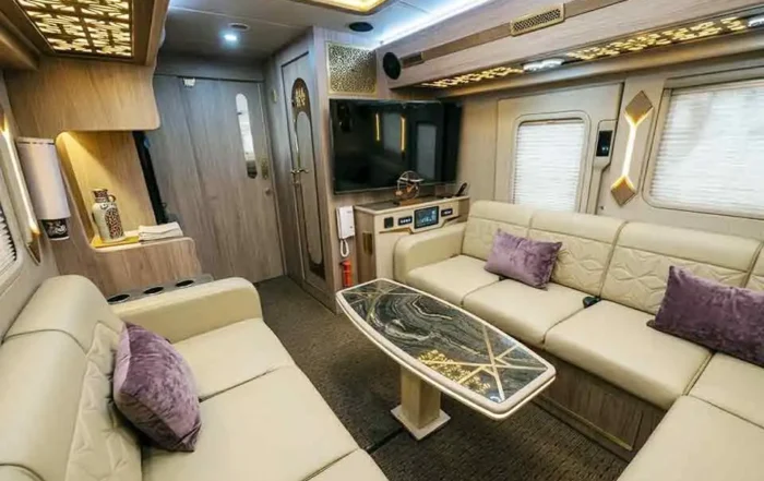 sewa bus mewah dengan meeting room terdekat di Depok