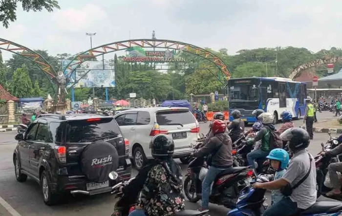 tarif parkir motor dan mobil resmi di Ragunan