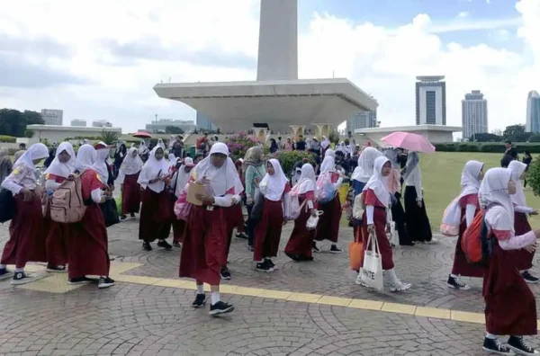 tujuan study tour sekolah ke Monas Jakarta