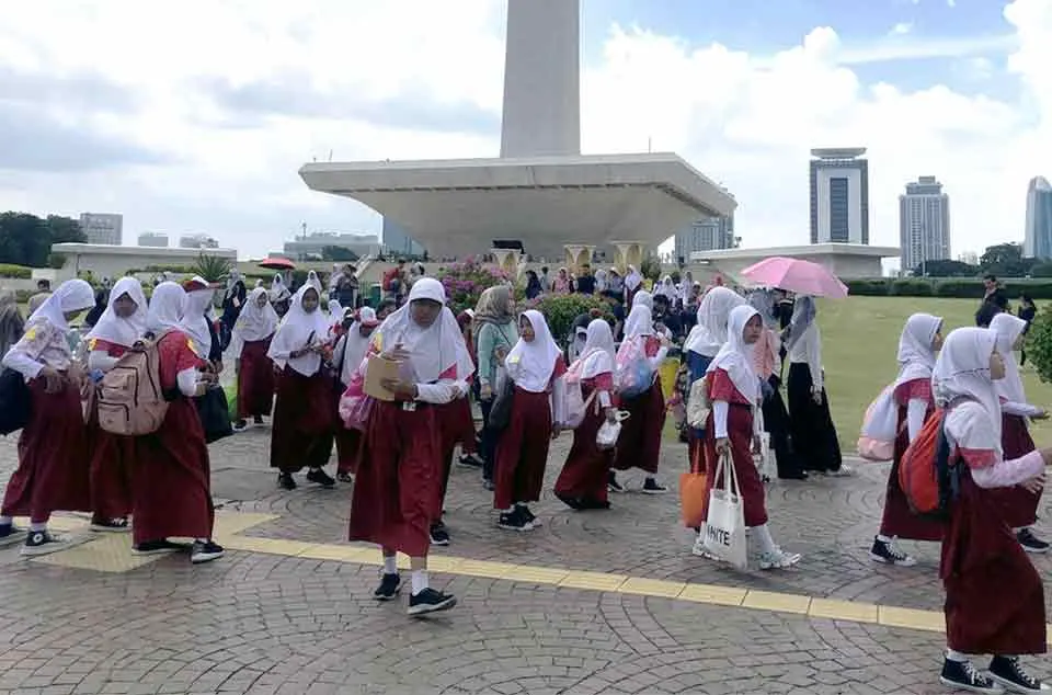 tujuan study tour sekolah ke Monas Jakarta