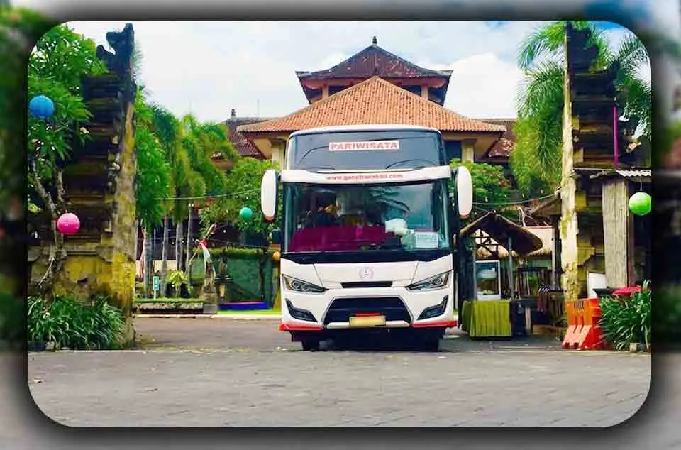 Bus Medium untuk Mengakomodasi Barang Bawaan dan Rombongan di Bekasi