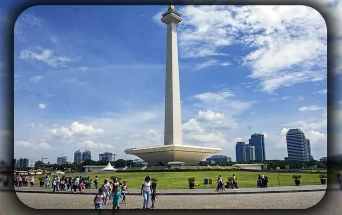 Cerita Perjalanan Hemat ke Monas Bersama Teman