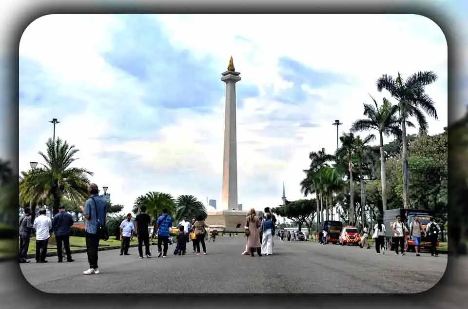 Pilih Monas atau Kebun Raya Bogor untuk Wisata Keluarga