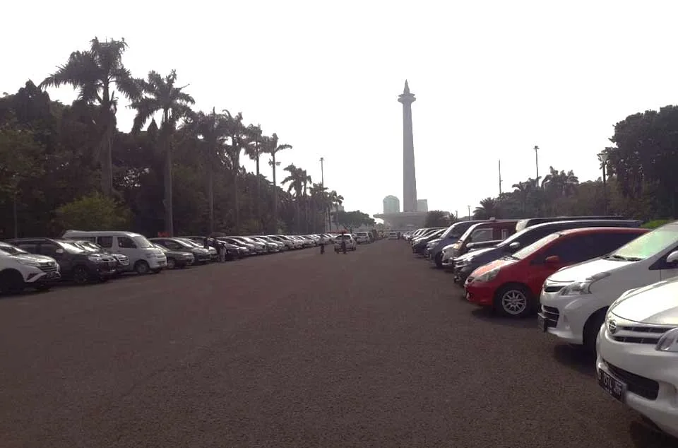 akses parkir bus pariwisata IRTI Monas dari jalan tol