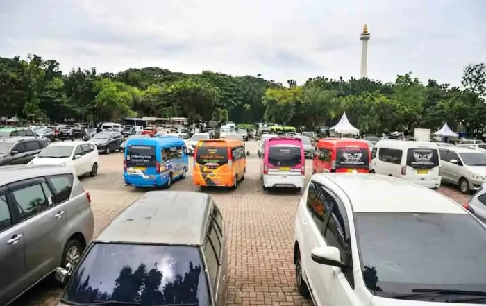 akses parkir dan penjemputan bus pariwisata sekolah di IRTI Monas