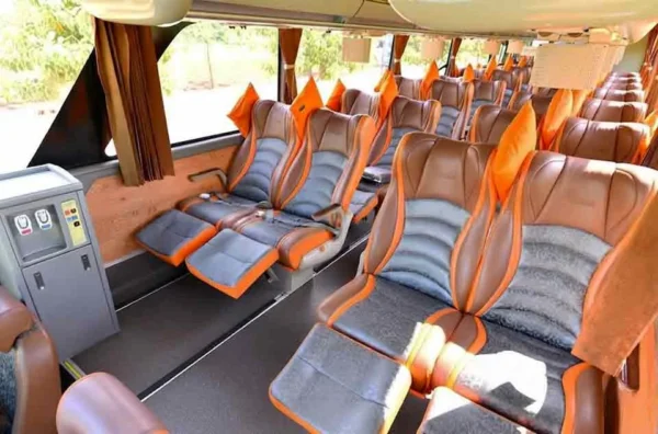 cek kelengkapan interior bus pariwisata sebelum sewa