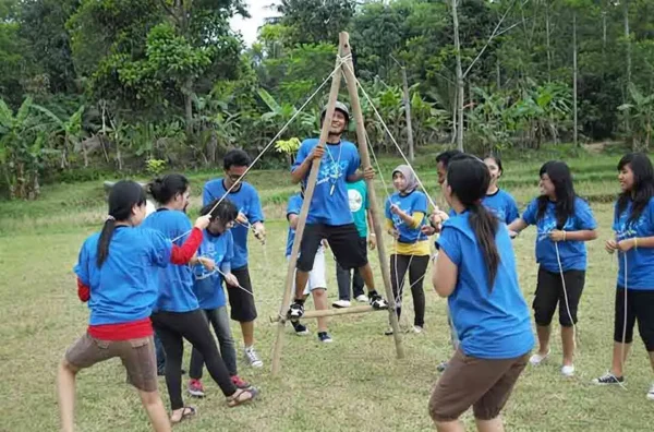 contoh kegiatan team building perusahaan yang sukses
