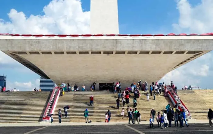 daya tarik utama Monumen Nasional untuk rombongan