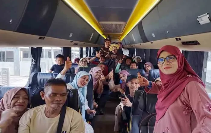 keuntungan sewa bus pariwisata untuk liburan kelompok