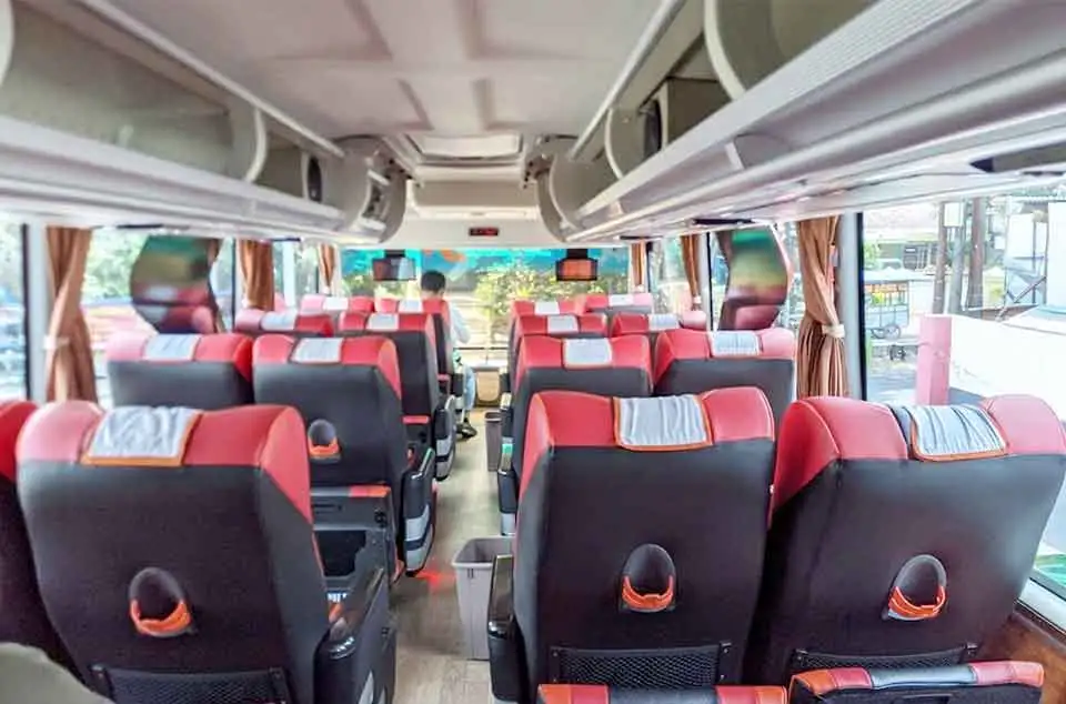 manfaatkan kompartemen atas kabin bus pariwisata