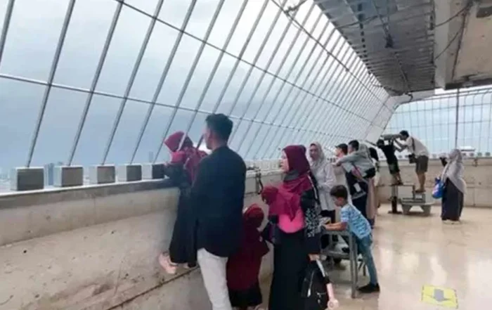 pemandangan Jakarta dari cawan dan puncak Monas
