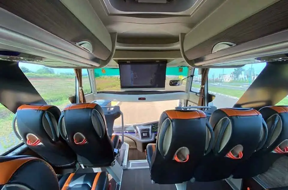 sewa bus pariwisata Depok dengan TV LED dan Wi-Fi