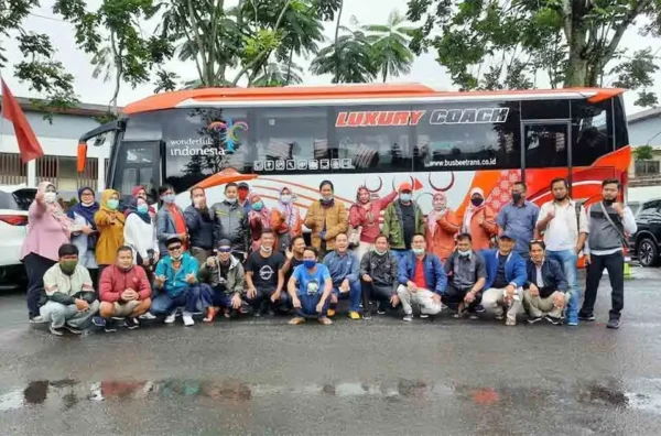 tips sewa bus pariwisata untuk komunitas Depok