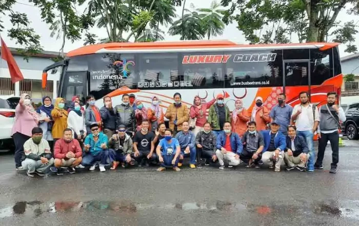 tips sewa bus pariwisata untuk komunitas Depok
