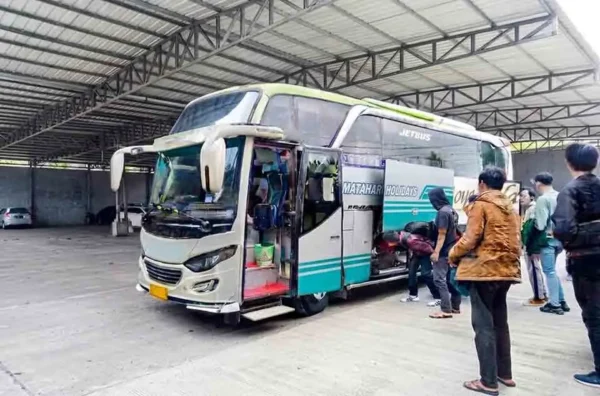 cerita pengalaman outing kantor naik bus