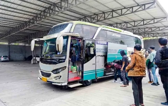 cerita pengalaman outing kantor naik bus