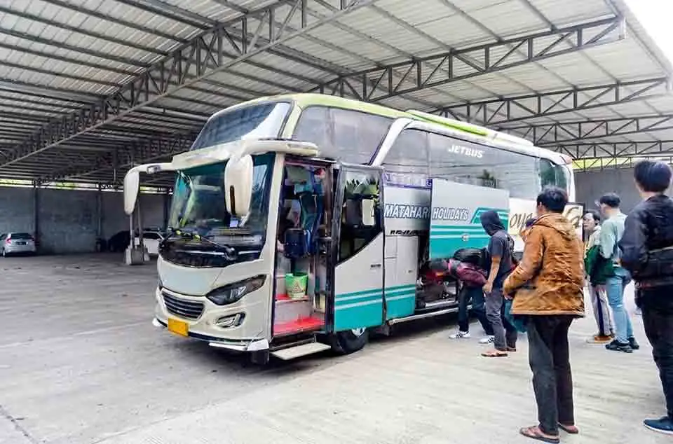 cerita pengalaman outing kantor naik bus