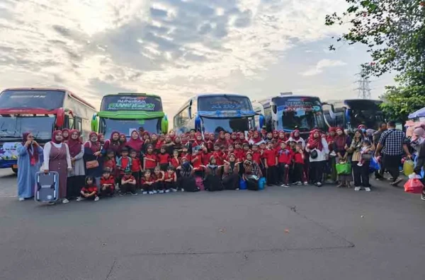 fenomena liburan rombongan naik bus