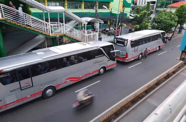 penanganan bus pariwisata mogok di jalan