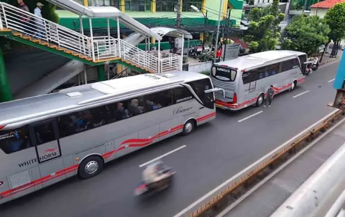 penanganan bus pariwisata mogok di jalan