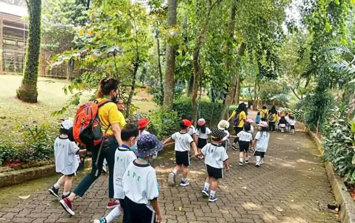 lebih bagus Monas atau Ragunan untuk liburan sekolah