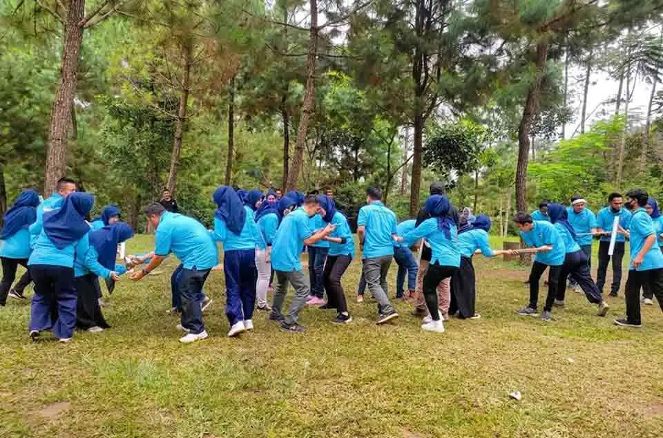 persiapan acara outdoor musim hujan